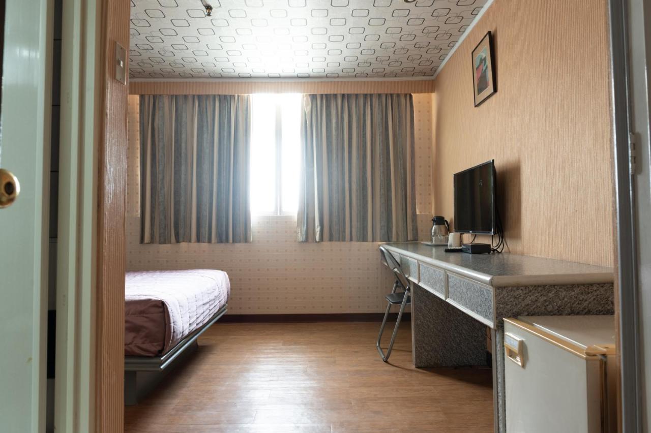 Tong Hsin Hotel Pingtung Exterior photo