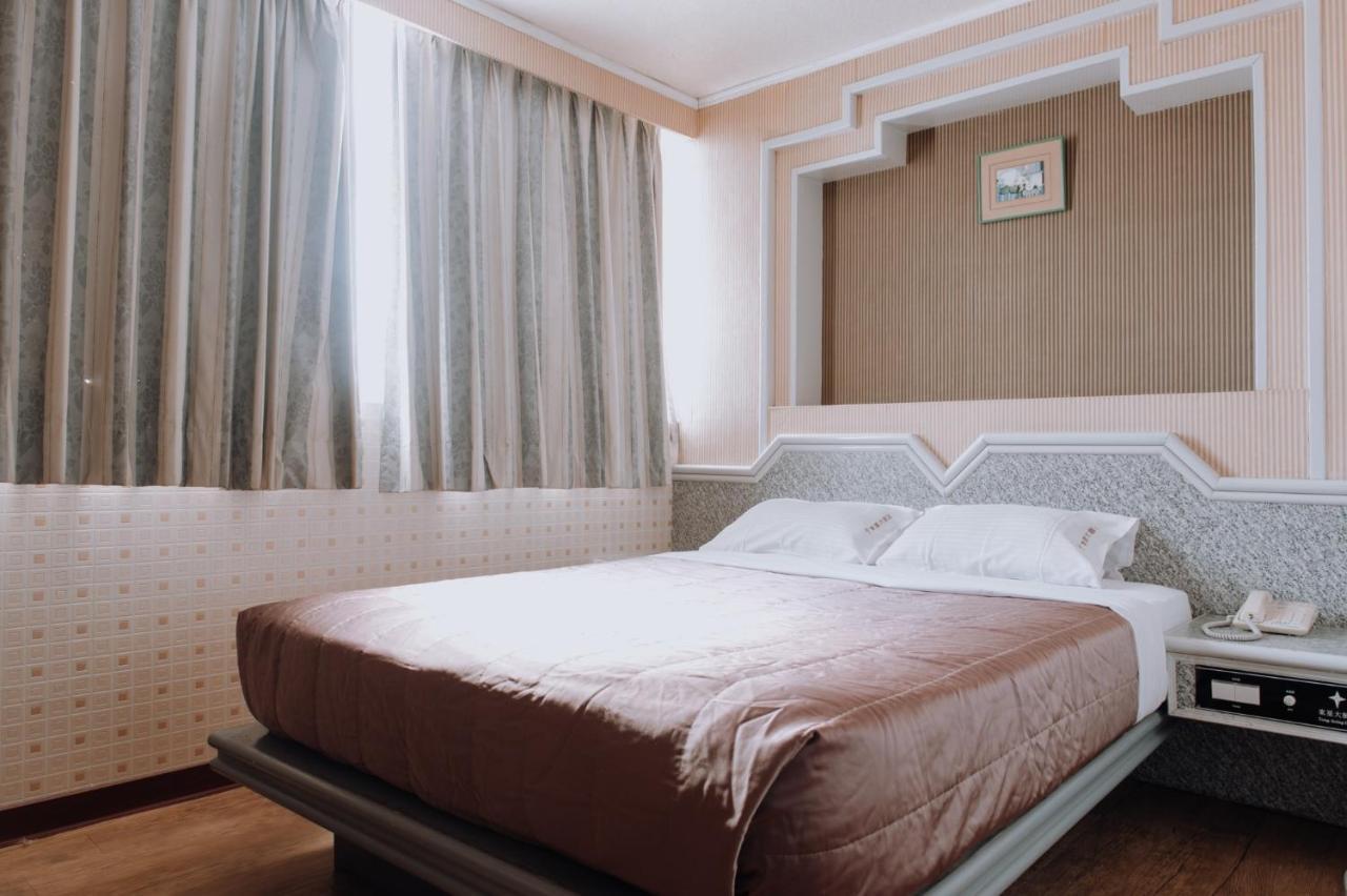 Tong Hsin Hotel Pingtung Exterior photo