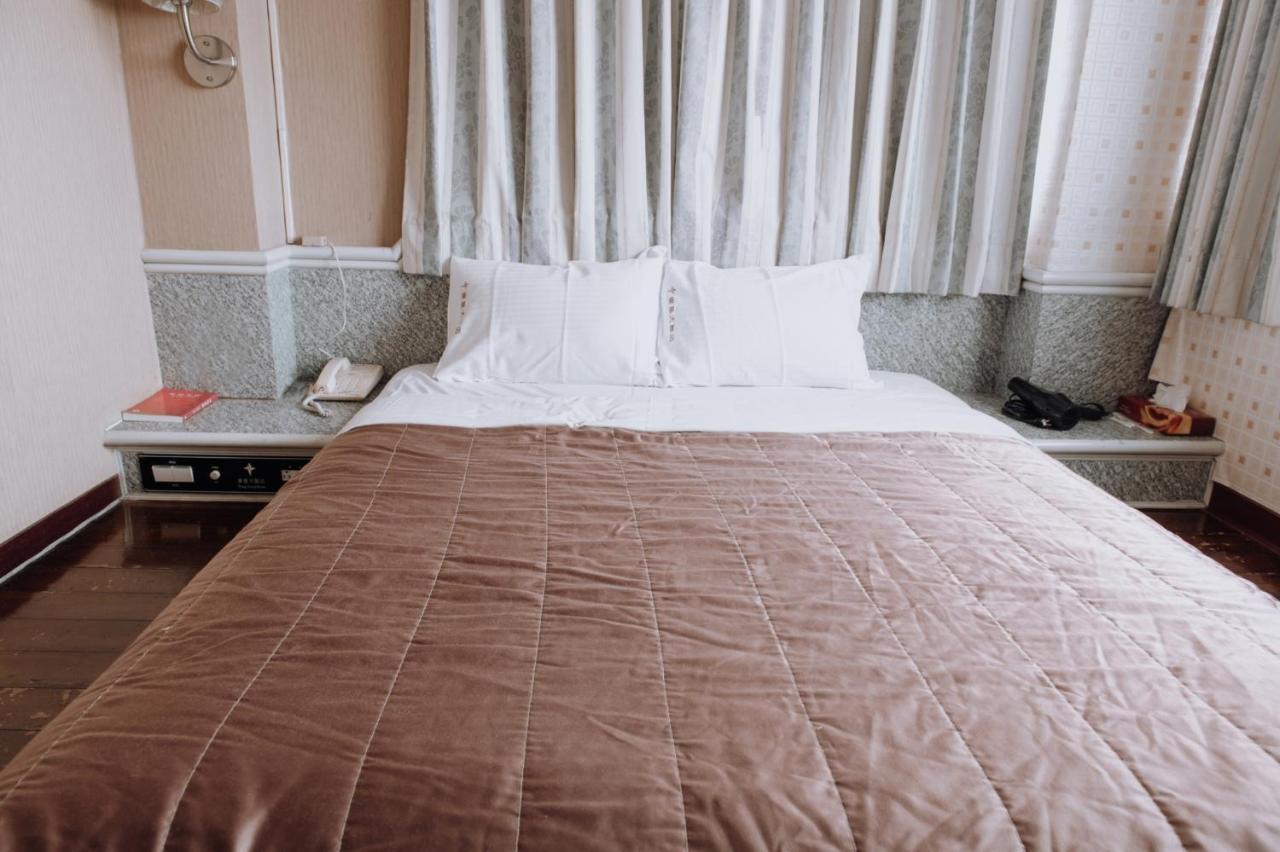Tong Hsin Hotel Pingtung Exterior photo