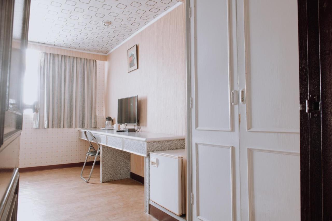 Tong Hsin Hotel Pingtung Exterior photo