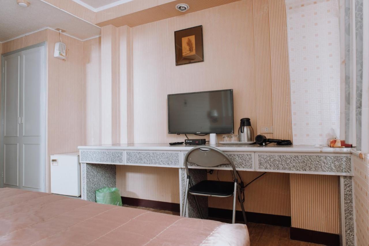 Tong Hsin Hotel Pingtung Exterior photo