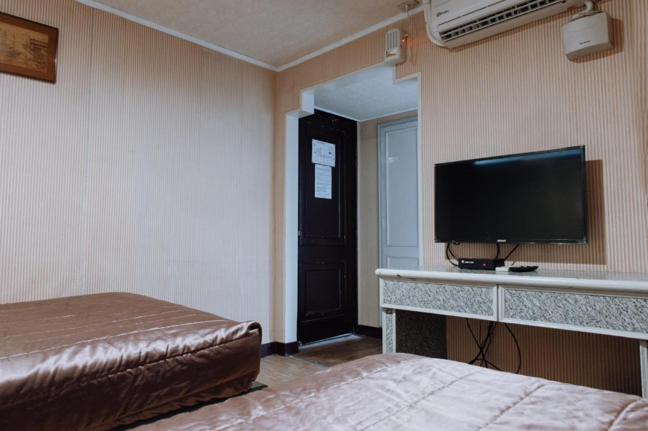 Tong Hsin Hotel Pingtung Exterior photo